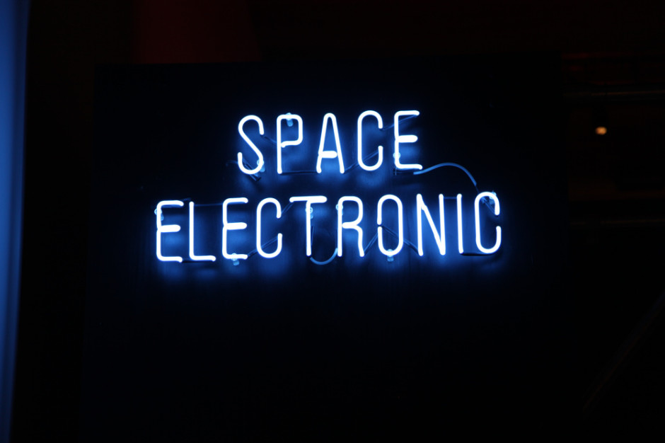 space-electronic_notte-italiana-gilly-booth-catharine-rossi-firenze-monditalia